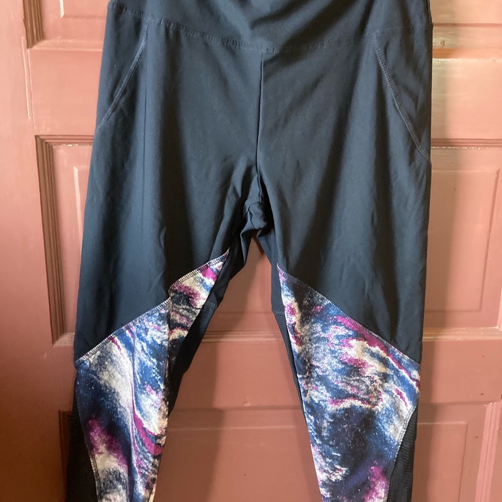 Bally Total Fitness cropped leggings Size L